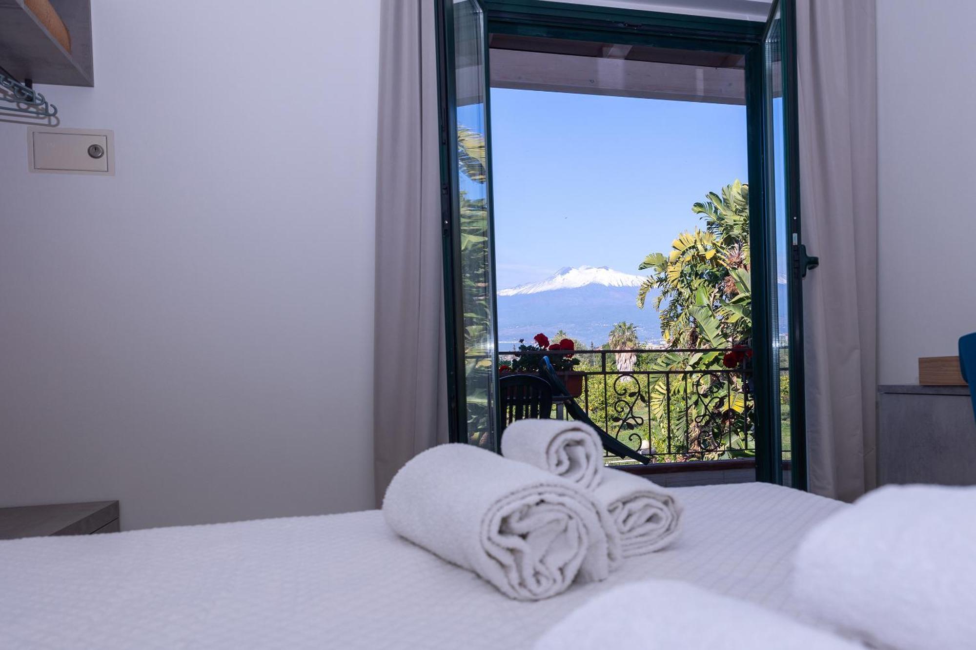 Villa Iris จีอาร์ดีนี นักซอส ภายนอก รูปภาพ