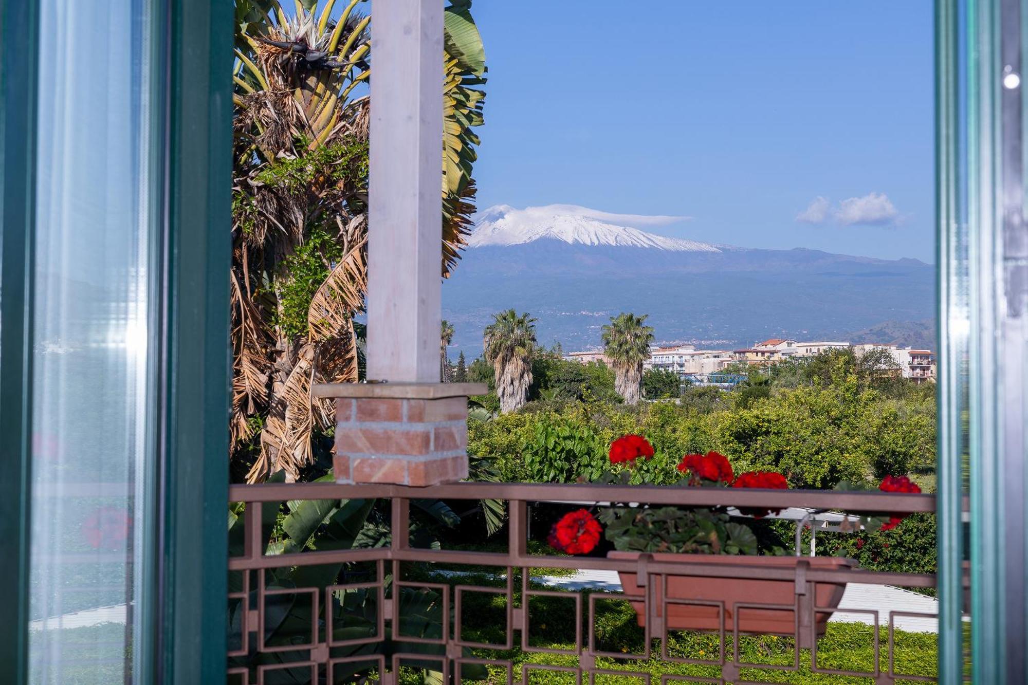 Villa Iris จีอาร์ดีนี นักซอส ภายนอก รูปภาพ