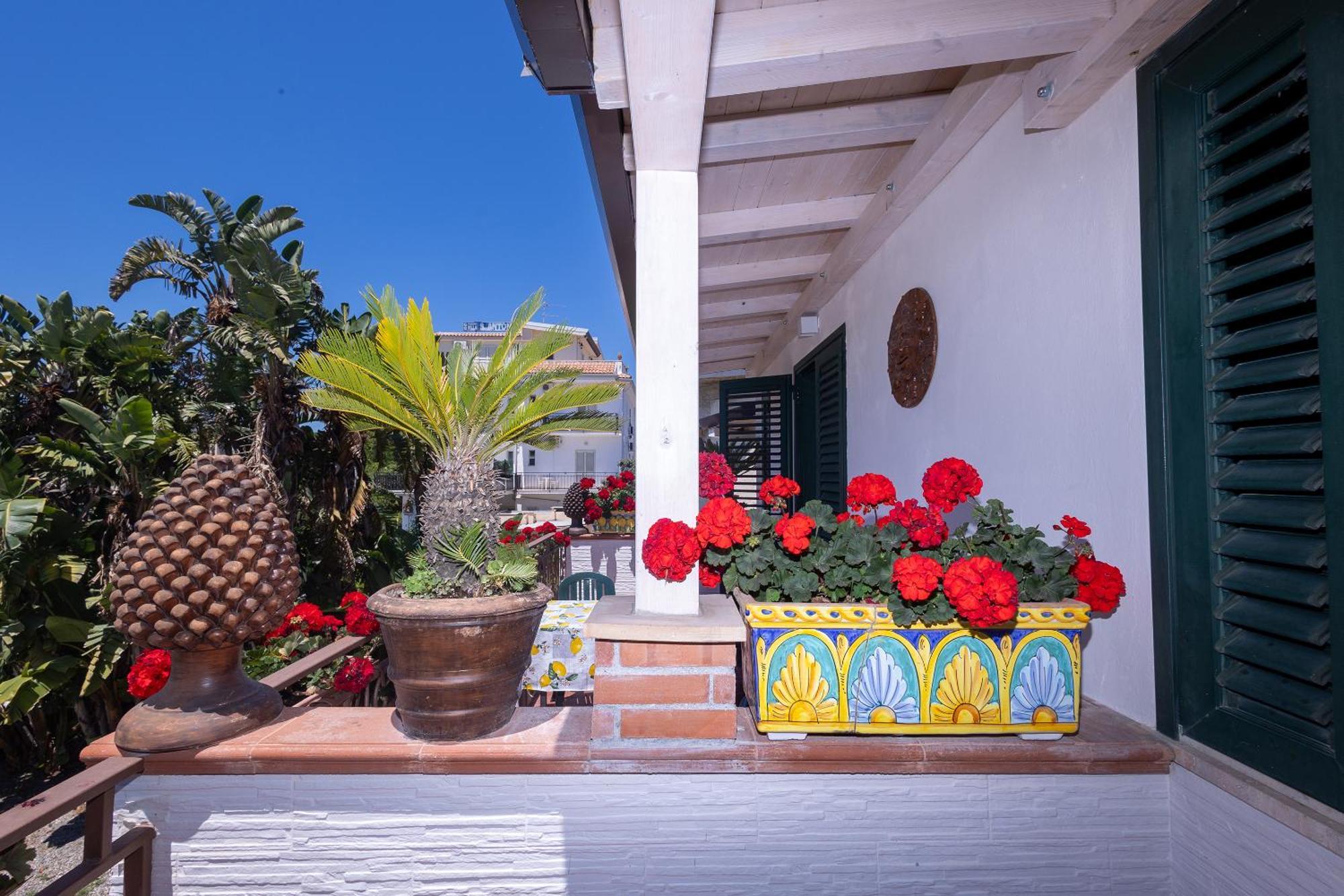 Villa Iris จีอาร์ดีนี นักซอส ภายนอก รูปภาพ